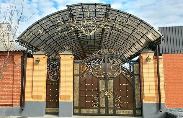Купить или заказать ворота для дома с навесом - стильные и надежные решения для вашего участка в Шебекино от 41614 руб | ВоротМастер-Шбк